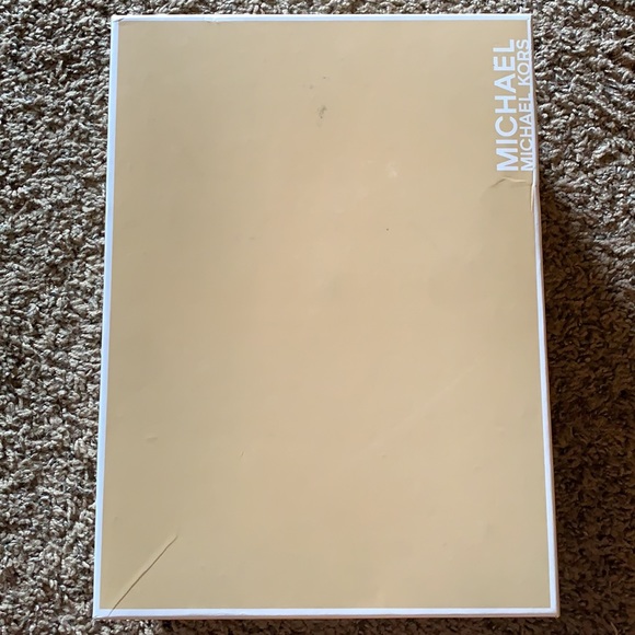 Michael Kors. Size 8. Beautiful shoes. Barely worn. Silver. - Picture 7 of 7